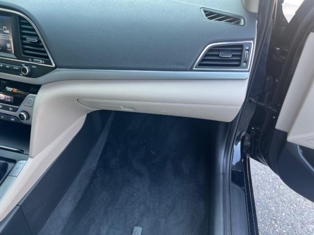 Hyundai Elantra Value Edition 6A 2017