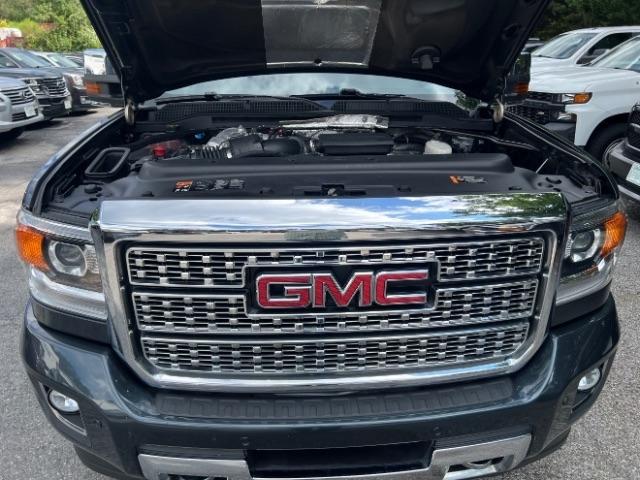 GMC Sierra 2500HD Denali Crew Cab 4WD 2019