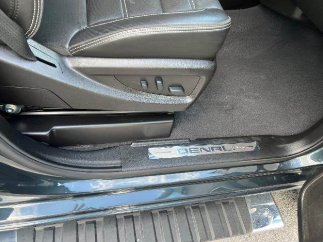 GMC Sierra 2500HD Denali Crew Cab 4WD 2019
