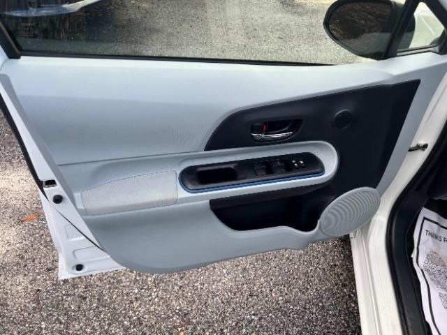 Toyota Prius c Four 2012