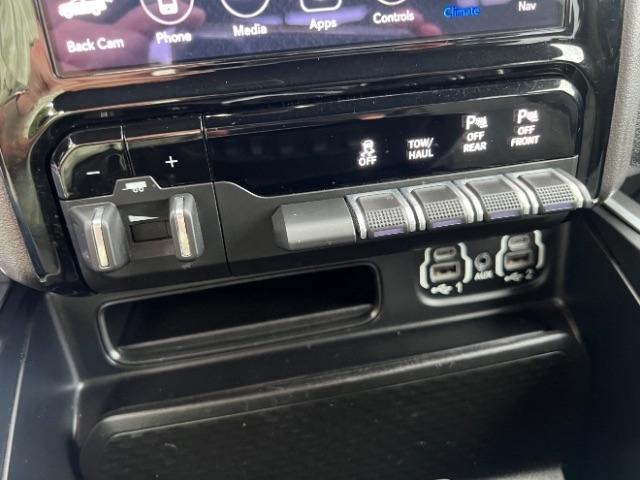 RAM 1500 Big Horn Crew Cab LWB 4WD 2020
