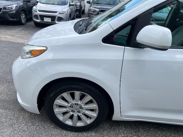 Toyota Sienna Limited AWD 7-Passenger V6 2014