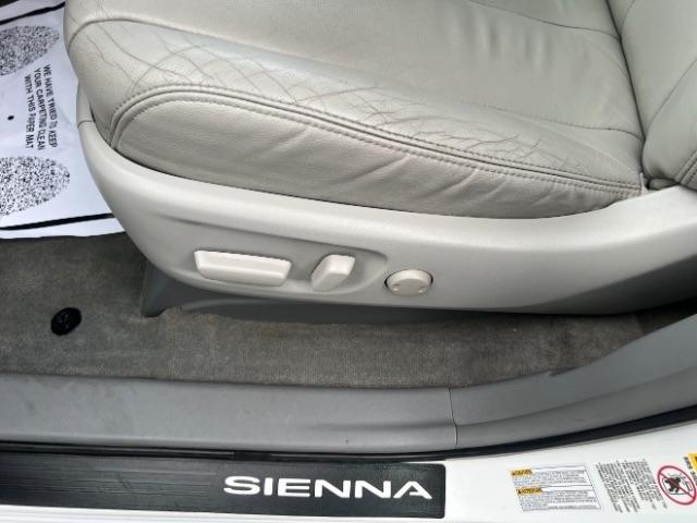 Toyota Sienna Limited AWD 7-Passenger V6 2014