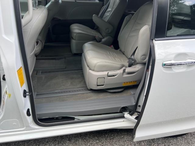 Toyota Sienna Limited AWD 7-Passenger V6 2014