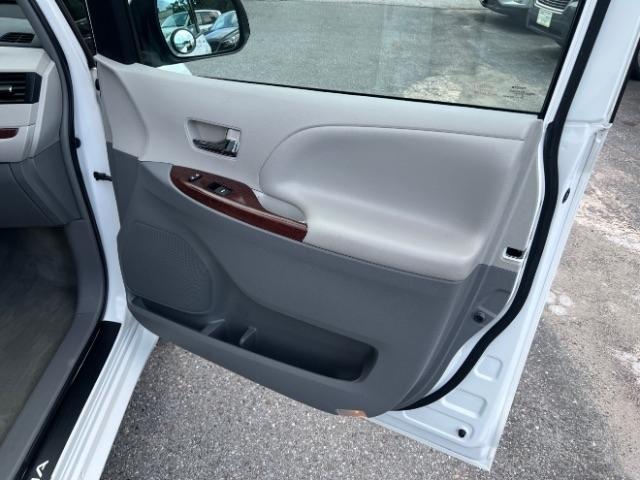 Toyota Sienna Limited AWD 7-Passenger V6 2014