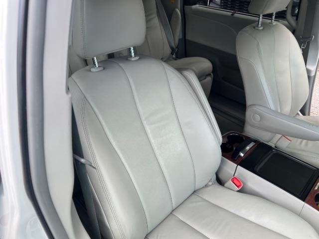 Toyota Sienna Limited AWD 7-Passenger V6 2014