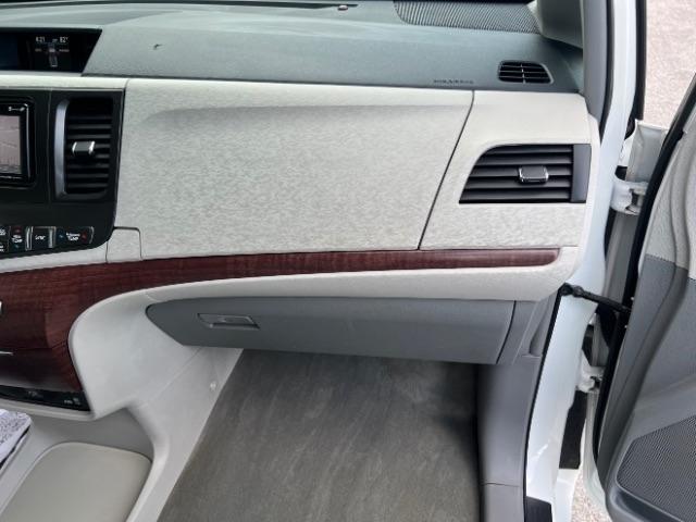 Toyota Sienna Limited AWD 7-Passenger V6 2014