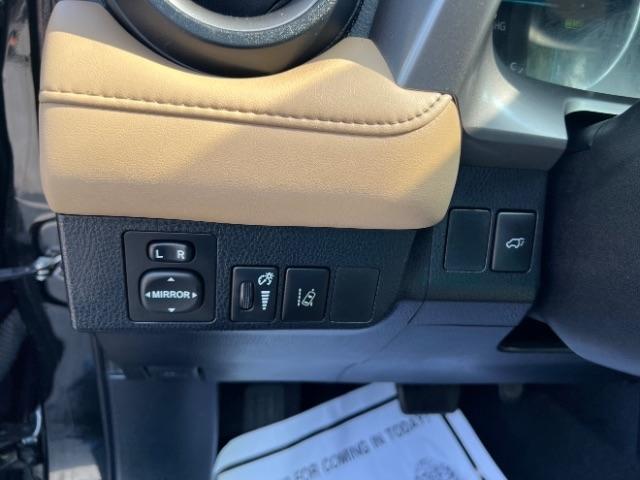 Toyota RAV4 Hybrid XLE 2016