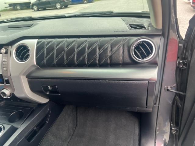 Toyota Tundra Platinum CrewMax 5.7L 4WD 2017