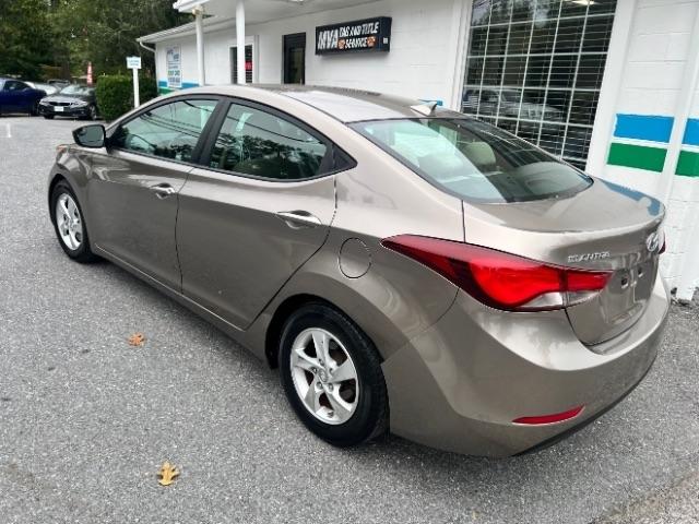 Hyundai Elantra SE 6AT 2015