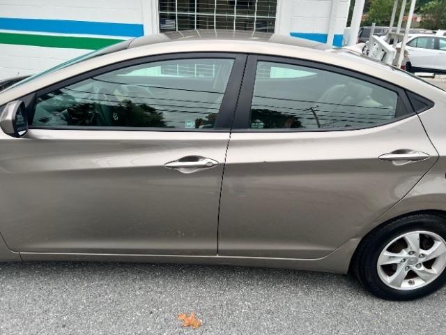 Hyundai Elantra SE 6AT 2015