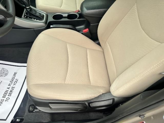 Hyundai Elantra SE 6AT 2015