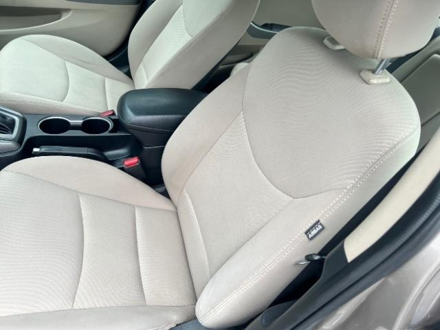 Hyundai Elantra SE 6AT 2015