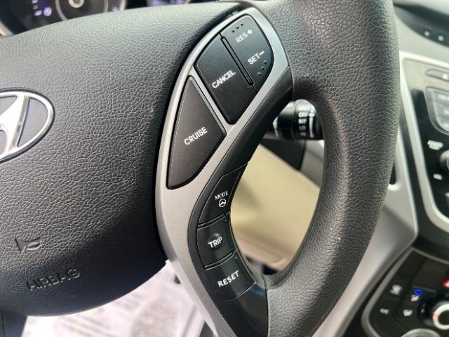 Hyundai Elantra SE 6AT 2015