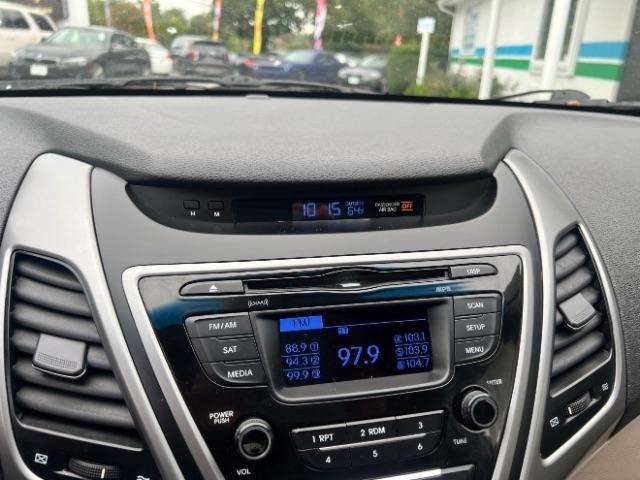 Hyundai Elantra SE 6AT 2015