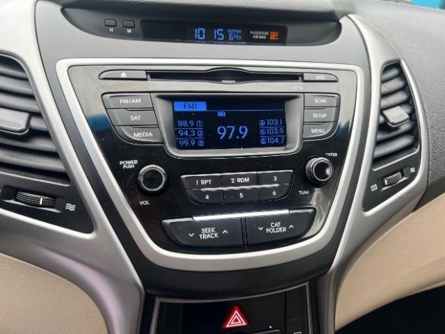 Hyundai Elantra SE 6AT 2015