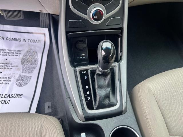 Hyundai Elantra SE 6AT 2015