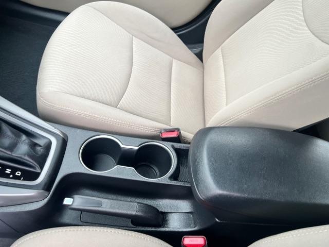 Hyundai Elantra SE 6AT 2015