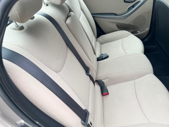 Hyundai Elantra SE 6AT 2015