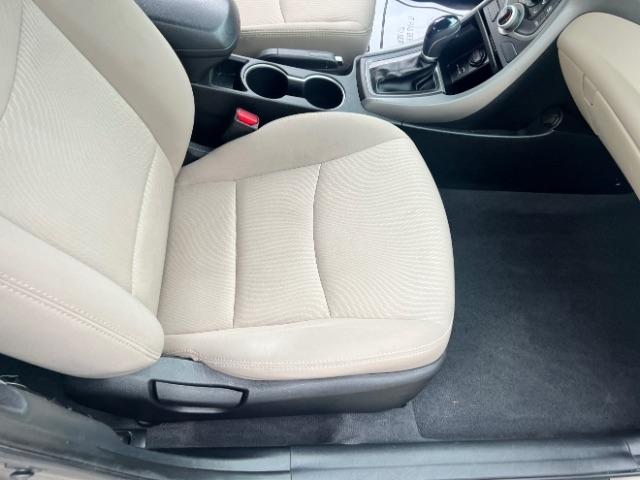 Hyundai Elantra SE 6AT 2015