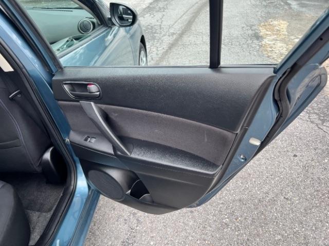 Mazda MAZDA3 i Sport 4-Door 2011