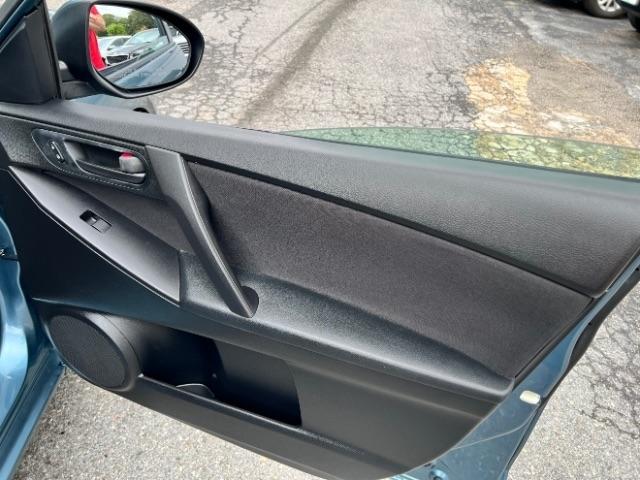 Mazda MAZDA3 i Sport 4-Door 2011