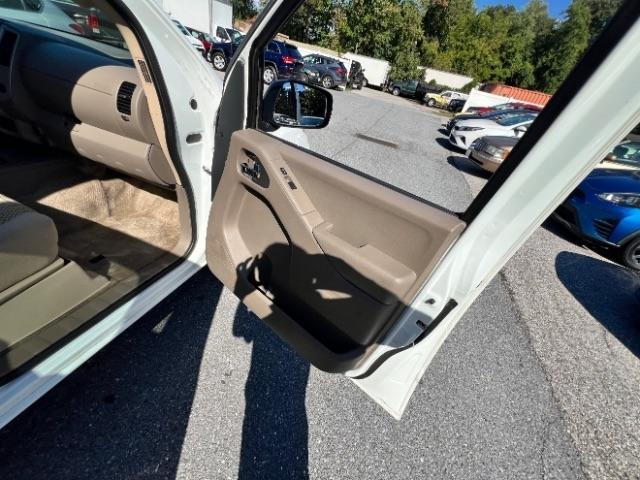 Nissan Frontier SV King Cab I4 5MT 2WD 2017