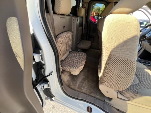 Nissan Frontier SV King Cab I4 5MT 2WD 2017