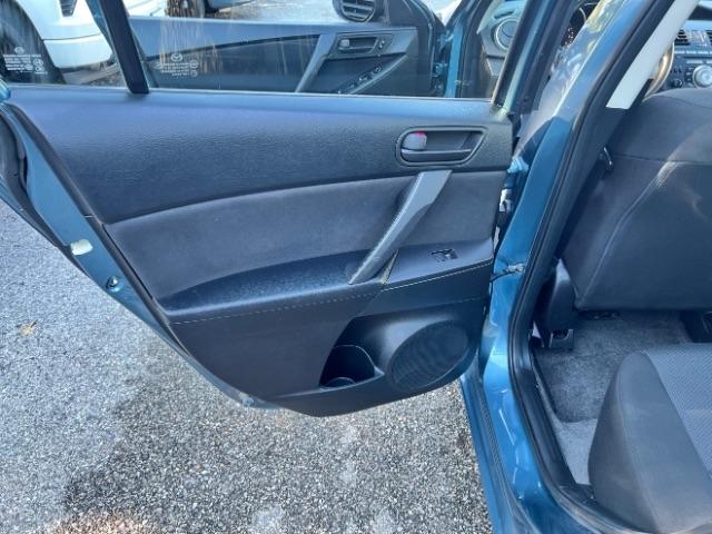 Mazda MAZDA3 i Sport 4-Door 2011