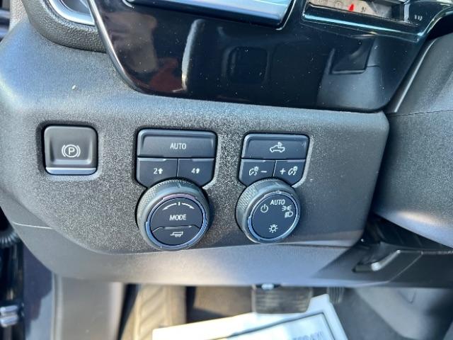 Chevrolet Silverado 1500 LT Crew Cab 4WD 2022