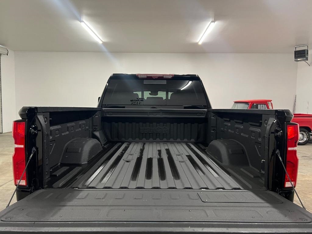 Chevrolet Silverado 2500HD High Country Crew Cab Long Box 4WD 2024