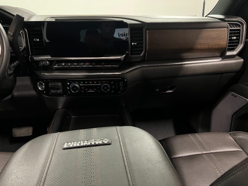 Chevrolet Silverado 2500HD High Country Crew Cab Long Box 4WD 2024