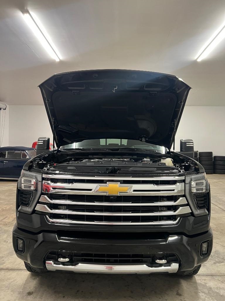 Chevrolet Silverado 2500HD High Country Crew Cab Long Box 4WD 2024