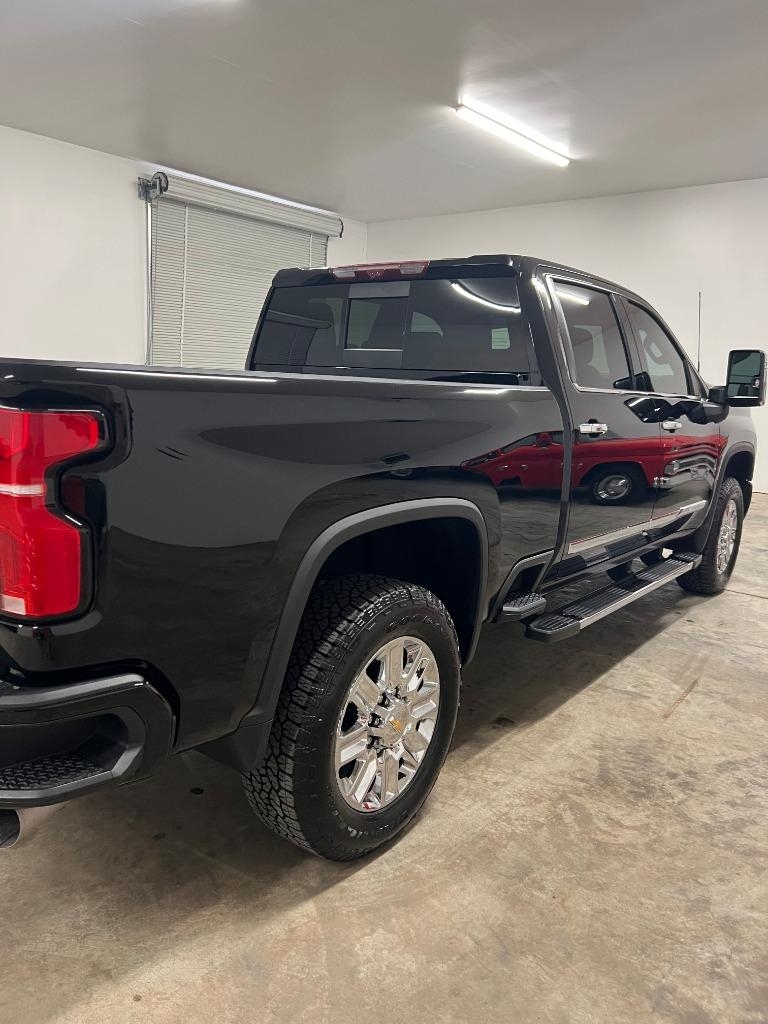 Chevrolet Silverado 2500HD High Country Crew Cab Long Box 4WD 2024