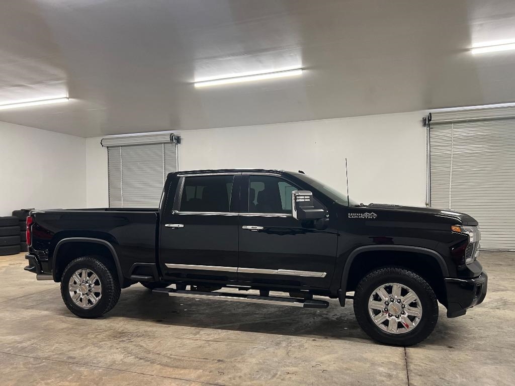 Chevrolet Silverado 2500HD High Country Crew Cab Long Box 4WD 2024
