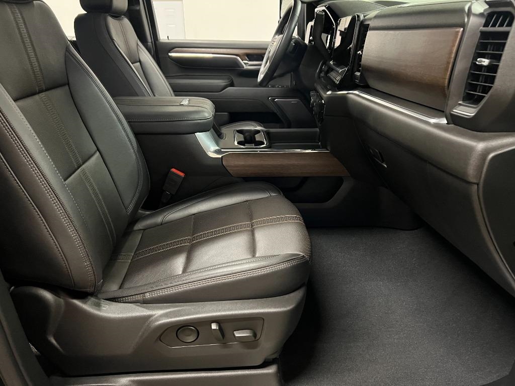 Chevrolet Silverado 2500HD High Country Crew Cab Long Box 4WD 2024