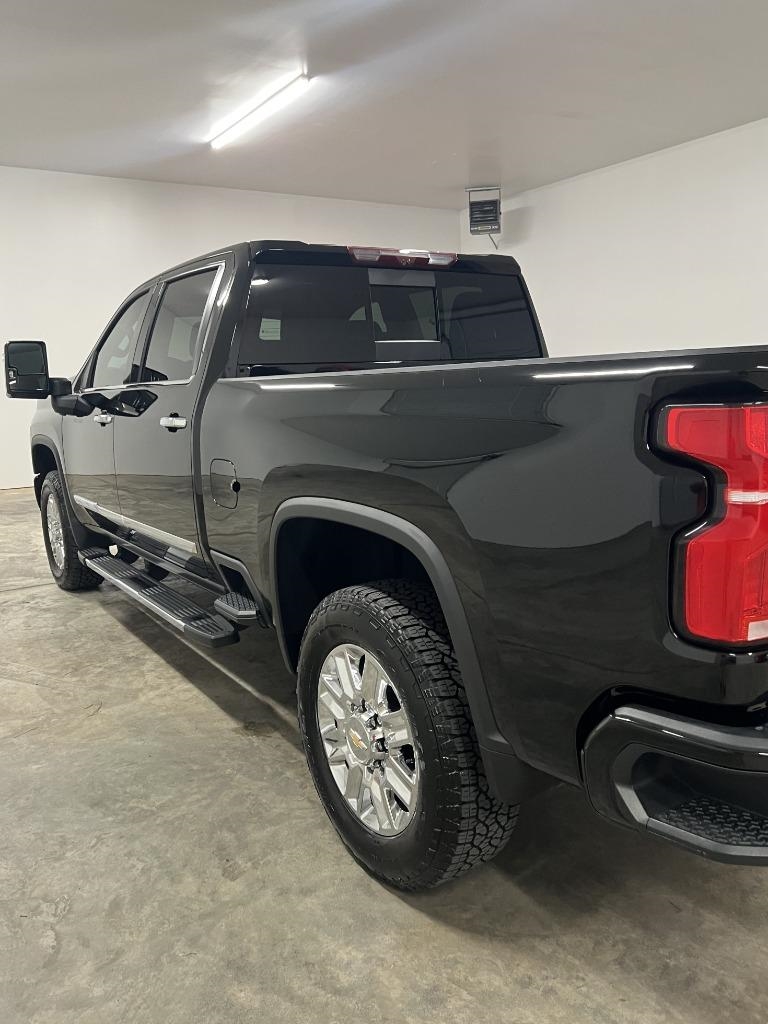 Chevrolet Silverado 2500HD High Country Crew Cab Long Box 4WD 2024