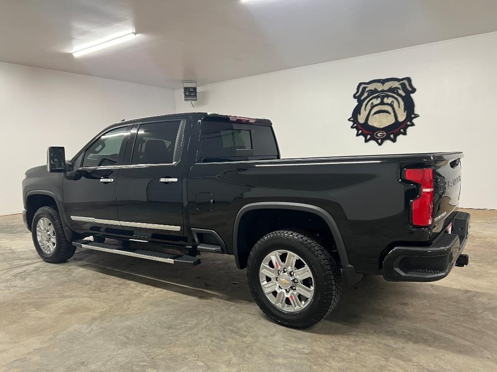 Chevrolet Silverado 2500HD High Country Crew Cab Long Box 4WD 2024