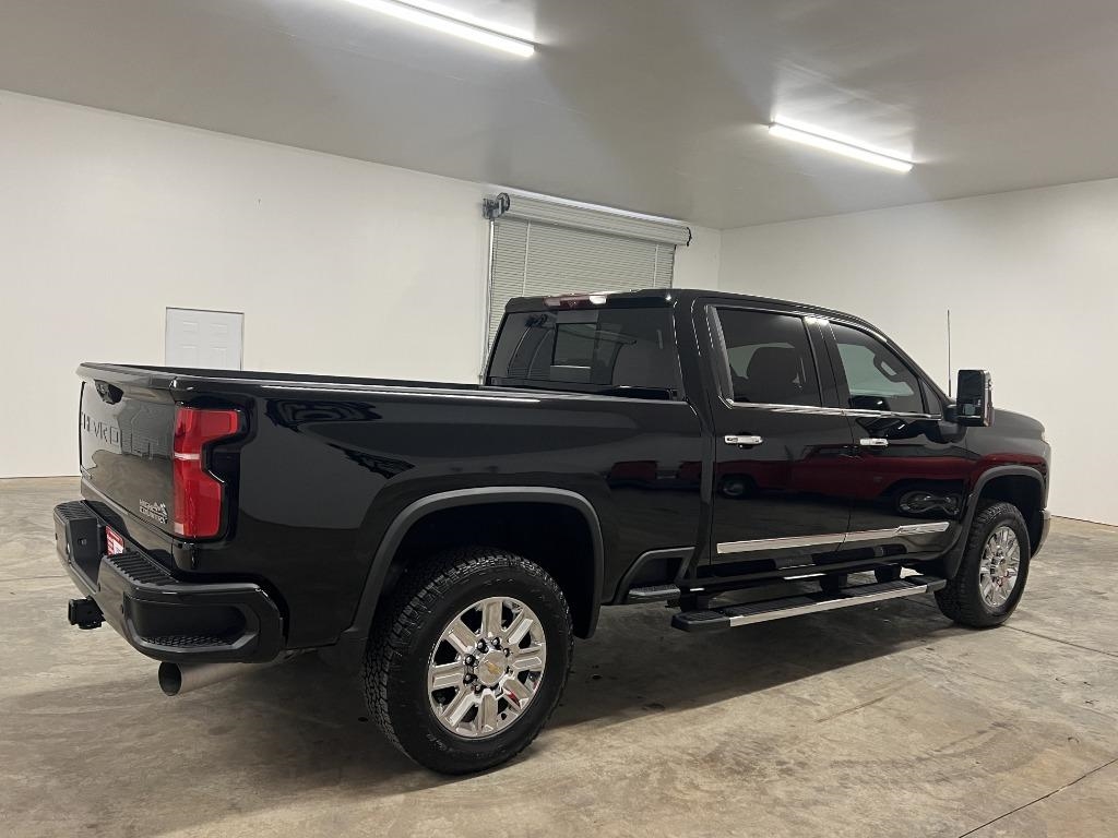 Chevrolet Silverado 2500HD High Country Crew Cab Long Box 4WD 2024