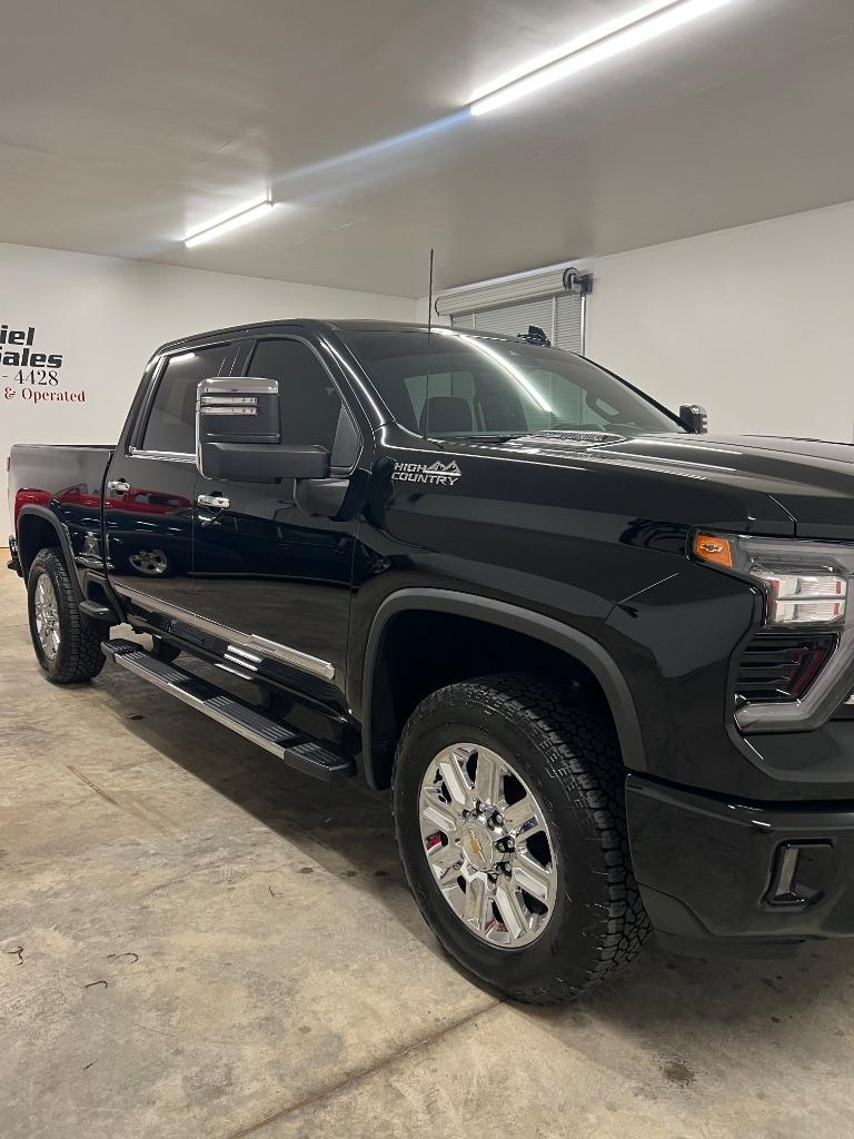 Chevrolet Silverado 2500HD High Country Crew Cab Long Box 4WD 2024