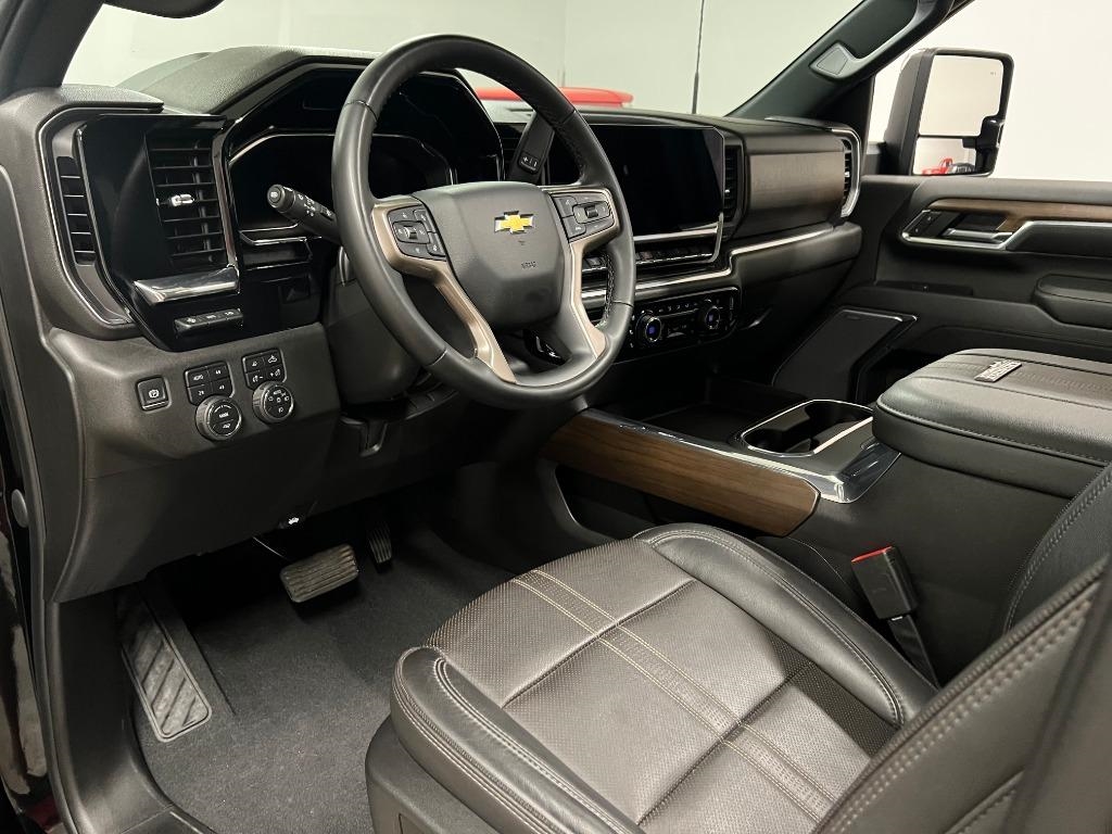 Chevrolet Silverado 2500HD High Country Crew Cab Long Box 4WD 2024