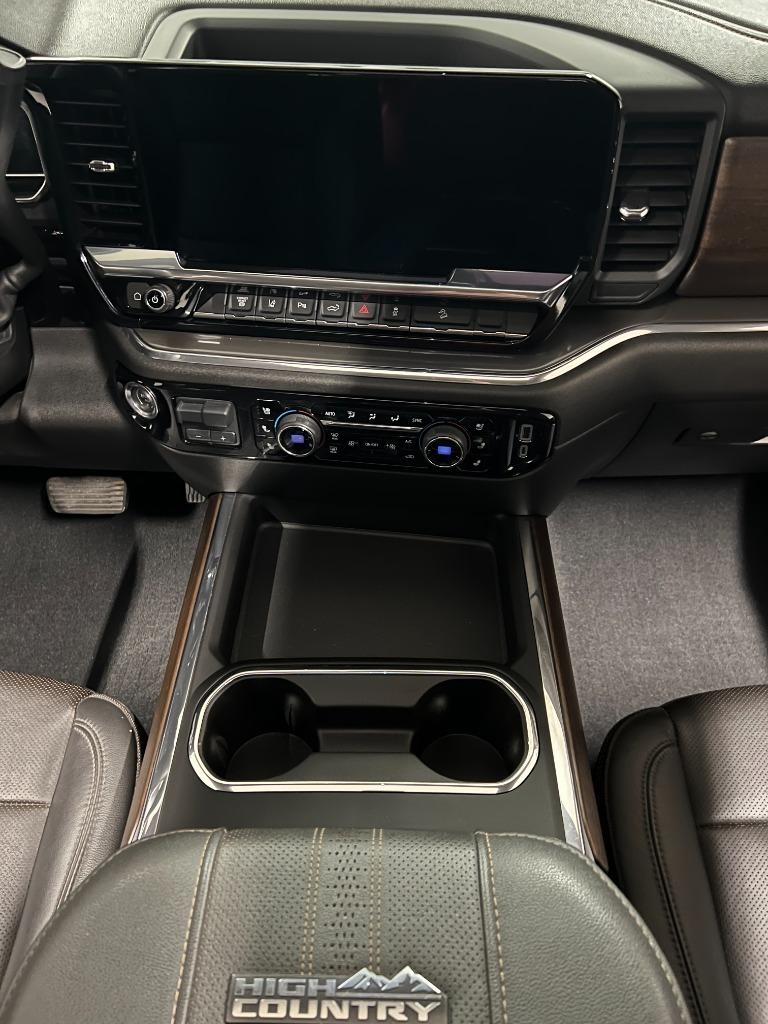 Chevrolet Silverado 2500HD High Country Crew Cab Long Box 4WD 2024