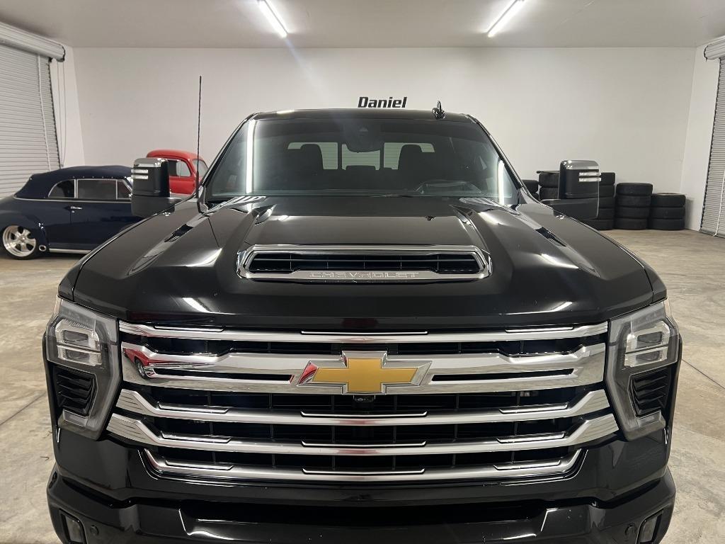 Chevrolet Silverado 2500HD High Country Crew Cab Long Box 4WD 2024