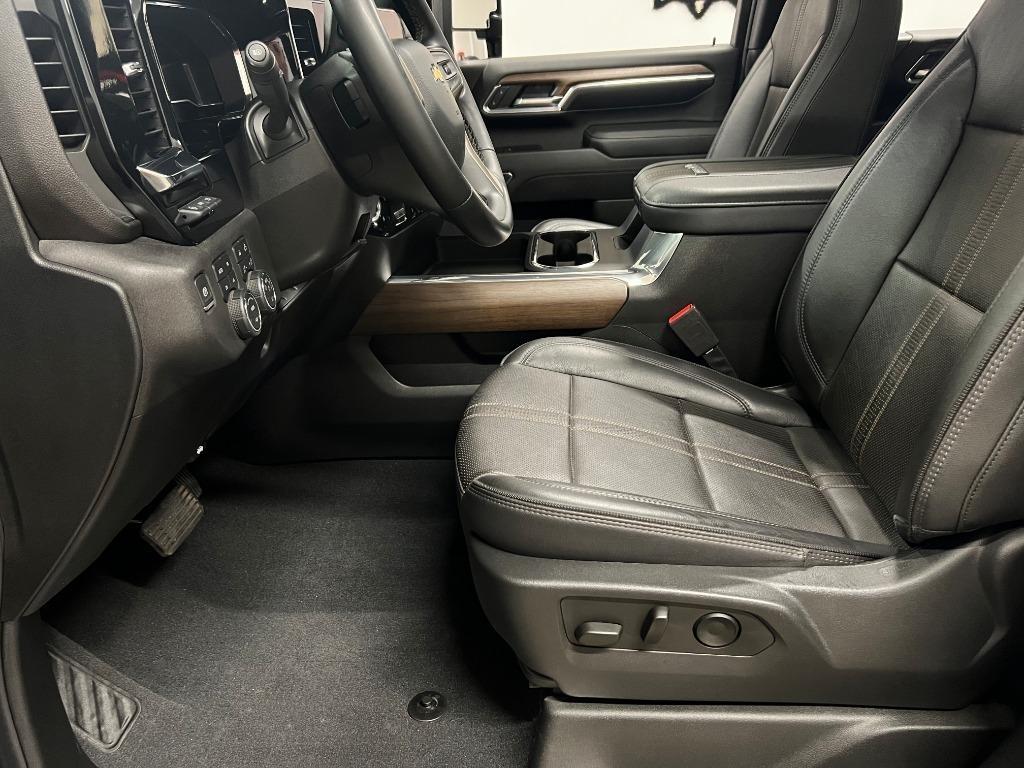 Chevrolet Silverado 2500HD High Country Crew Cab Long Box 4WD 2024