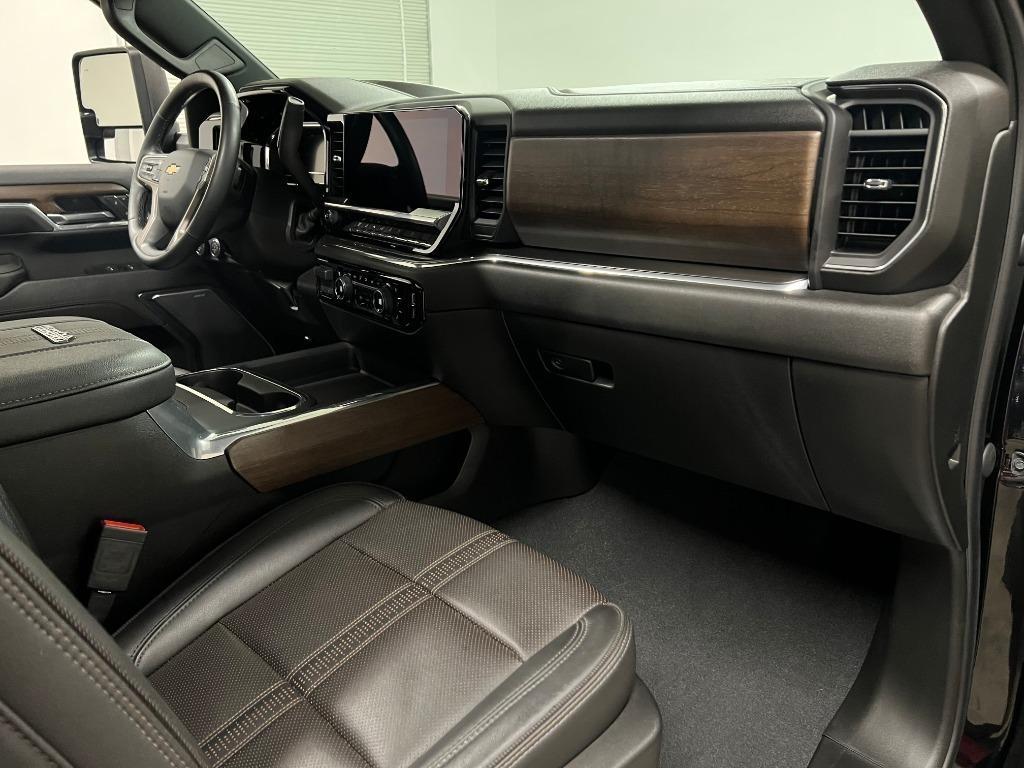 Chevrolet Silverado 2500HD High Country Crew Cab Long Box 4WD 2024