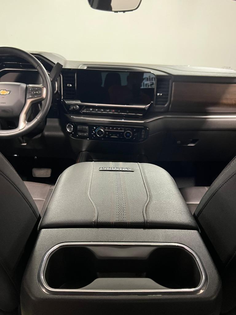 Chevrolet Silverado 2500HD High Country Crew Cab Long Box 4WD 2024