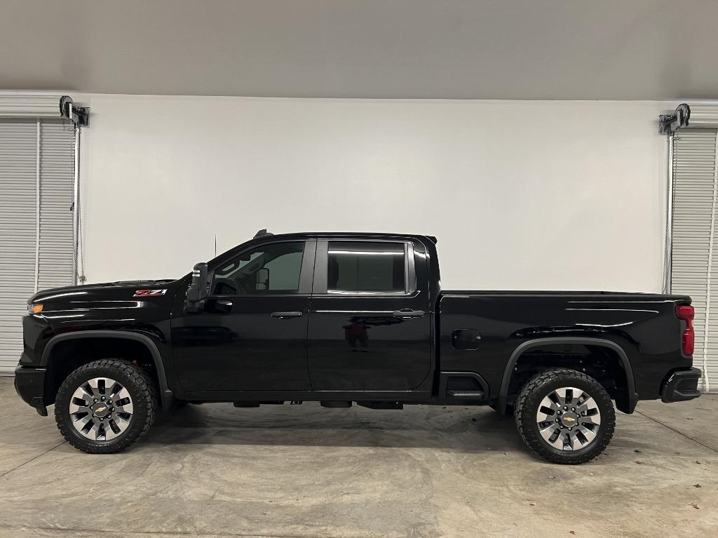 Chevrolet Silverado 2500HD Custom Crew Cab Long Box 4WD 2024