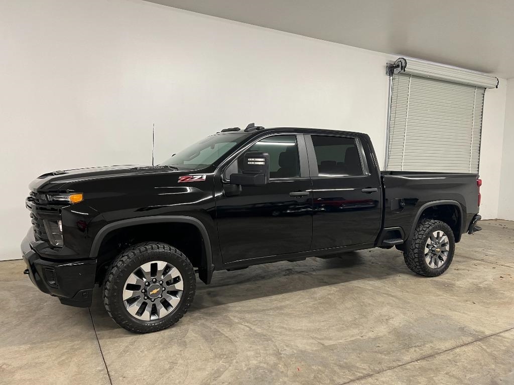 Chevrolet Silverado 2500HD Custom Crew Cab Long Box 4WD 2024