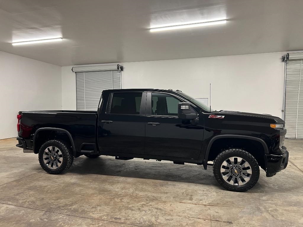 Chevrolet Silverado 2500HD Custom Crew Cab Long Box 4WD 2024