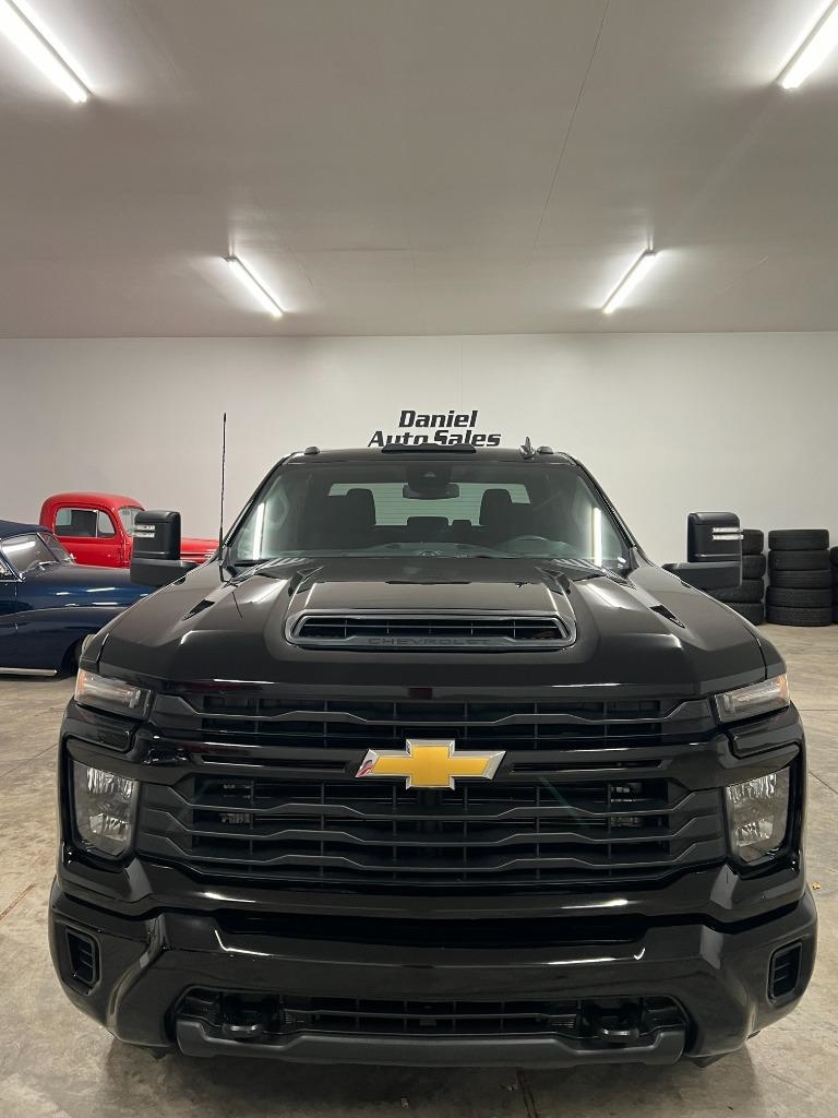 Chevrolet Silverado 2500HD Custom Crew Cab Long Box 4WD 2024